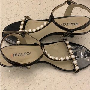 SUPER CUTE kitten heels!!! Perfect for church